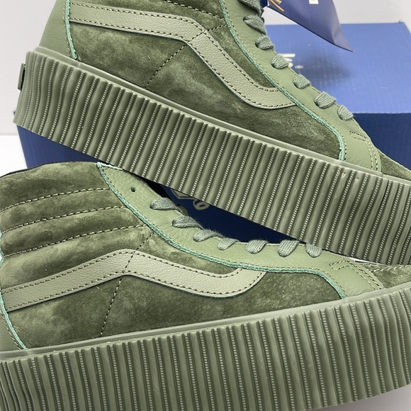 Vans Women’s Sk8-Hi Reissue 3 Platform
Lx Suede/Leather Army
VN000CNFARM
Mono - Picture 14 of 16